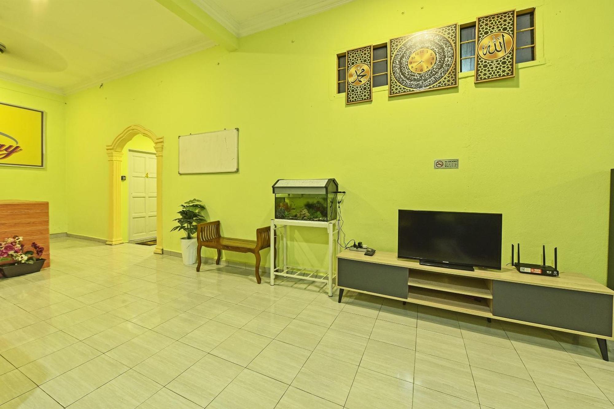 Oyo 90551 Zn Mix Homestay & Roomstay Kampung Raja ภายนอก รูปภาพ