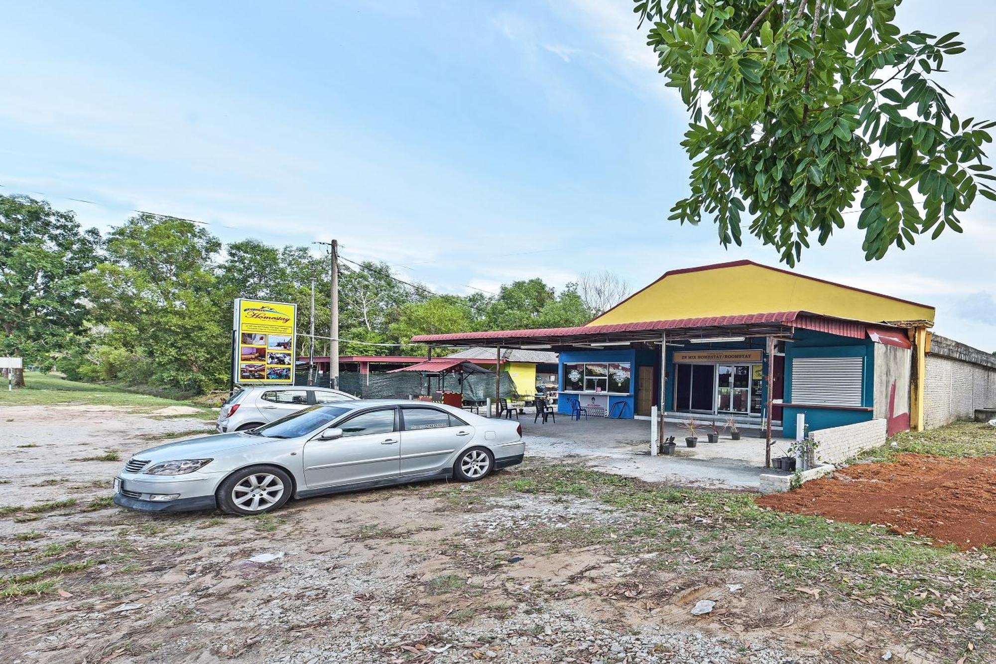 Oyo 90551 Zn Mix Homestay & Roomstay Kampung Raja ภายนอก รูปภาพ